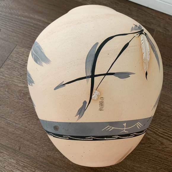 Vintage Native American Pottery Vase Signed By Grey Father, 1985 - Picture 7 of 13